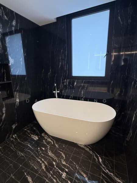 TOP SOON! WATTEN SANCTUARY - The Jewel in Watten, Watten Est./Watten Close/Shelford/, Newton / Novena, 6 Bedrooms, 9,600 sqft, Detached House For Sale, by Daniel Ling, 23307863 - Bathroom - PropertyGuru.com.sg