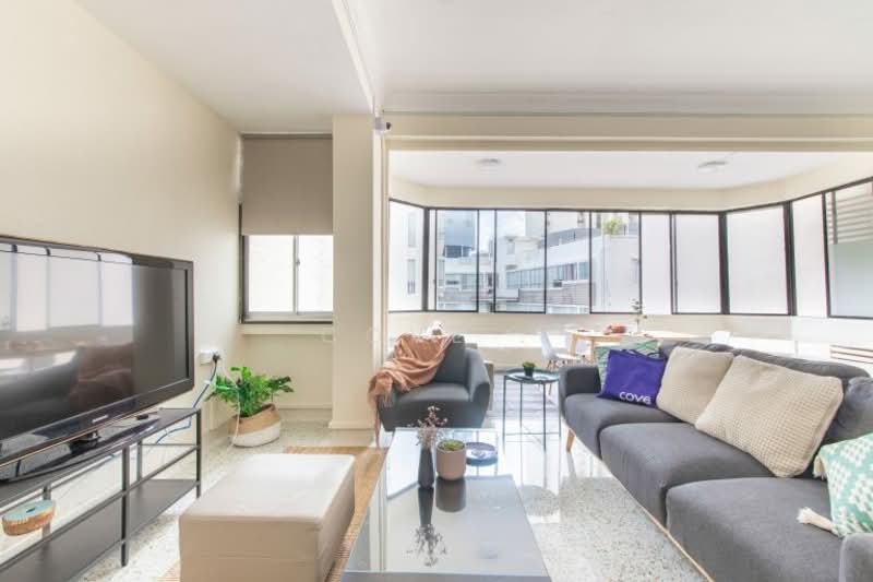 Hock Mansions, 1 Wilkie Terrace, Orchard / River Valley, Room Rental, 150 sqft, Apartment For Rent, by Cove, 23309337 - Living room - PropertyGuru.com.sg