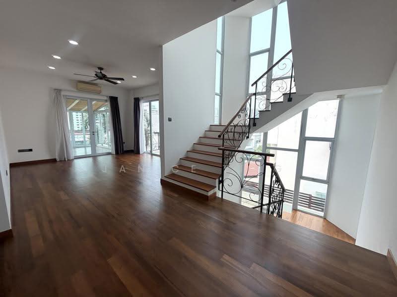 RARE large freehold Hilltop Bungalow ⭐️ Sennett Avenue ⭐️, Sennett Avenue, Bedok / Upper East Coast, 6 Bedrooms, 6,400 sqft, Bungalow House For Sale, by Janice Ting, 23314240 - Living Room - PropertyGuru.com.sg