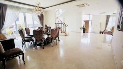 For Sale - Hilltop Bungalow @ Sennett Avenue