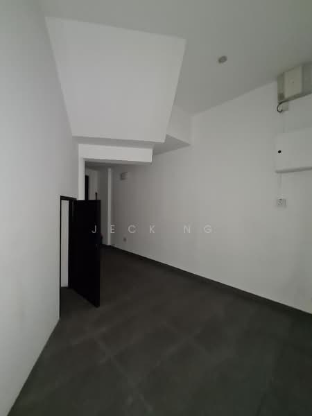 Mount Emily Road, Mount Emily Road, 3 Bedrooms, 2,500 sqft, Shophouse For Rent, by Jeck Ng, 23319268 - 1st Floor - Service Yard - PropertyGuru.com.sg