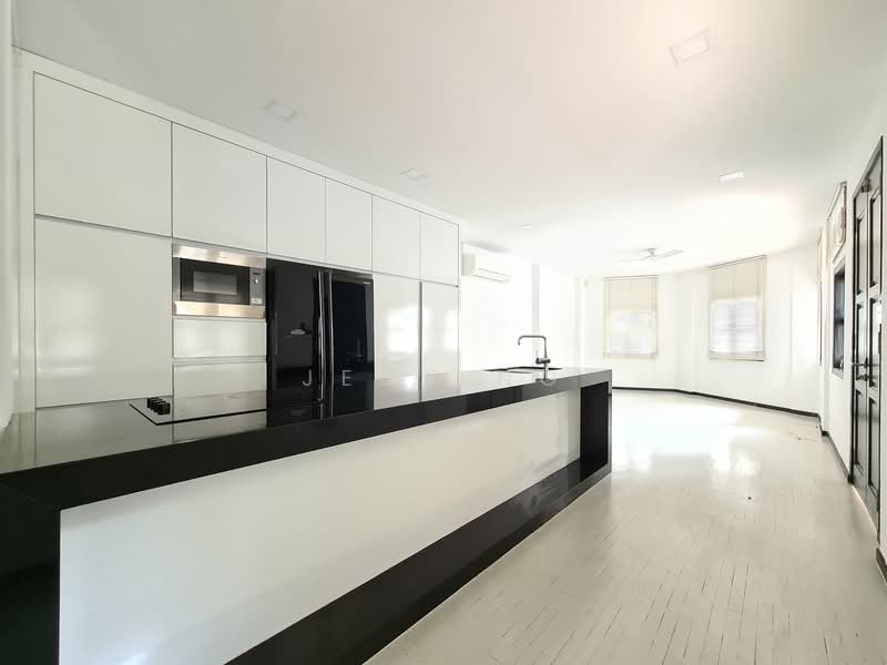 Mount Emily Road, Mount Emily Road, 3 Bedrooms, 2,500 sqft, Shophouse For Rent, by Jeck Ng, 23319268 - 1st Floor - Open Kitchen and Dining Area - PropertyGuru.com.sg