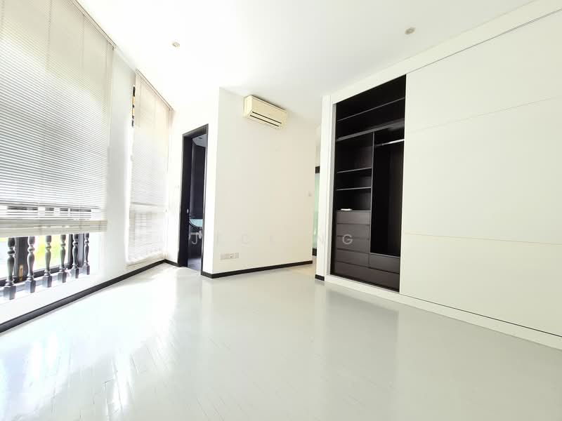Mount Emily Road, Mount Emily Road, 3 Bedrooms, 2,500 sqft, Shophouse For Rent, by Jeck Ng, 23319268 - 2nd Floor - Bedroom 2 with Attached Bathroom - PropertyGuru.com.sg