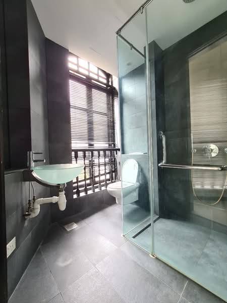 Mount Emily Road, Mount Emily Road, 3 Bedrooms, 2,500 sqft, Shophouse For Rent, by Jeck Ng, 23319268 - 2nd Floor - Bedroom 2 Attached Bathroom - PropertyGuru.com.sg