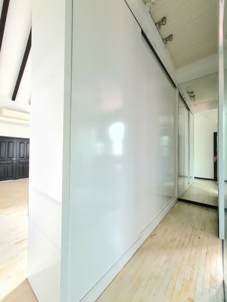 Mount Emily Road, Mount Emily Road, 3 Bedrooms, 2,500 sqft, Shophouse For Rent, by Jeck Ng, 23319268 - 3rd Floor - Master Wardrobe - PropertyGuru.com.sg