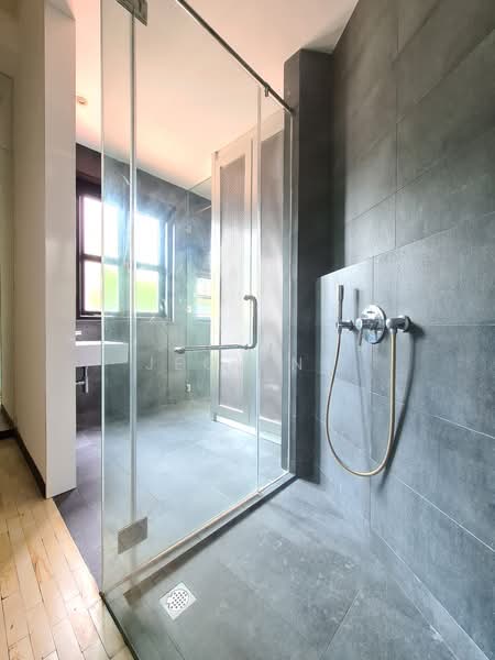 Mount Emily Road, Mount Emily Road, 3 Bedrooms, 2,500 sqft, Shophouse For Rent, by Jeck Ng, 23319268 - 3rd Floor - Master Bathroom - PropertyGuru.com.sg