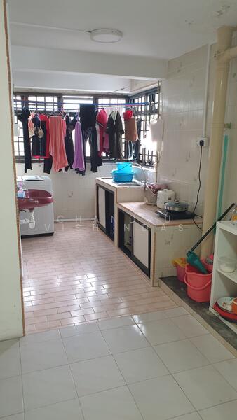116 Lorong 2 Toa Payoh, 116 Lorong 2 Toa Payoh, 2 Bedrooms, 678 sqft, HDB Flat For Rent, by Cruz V, 23324863 - Spacious Kitchen with toilets in the left side. Clean Unit - PropertyGuru.com.sg