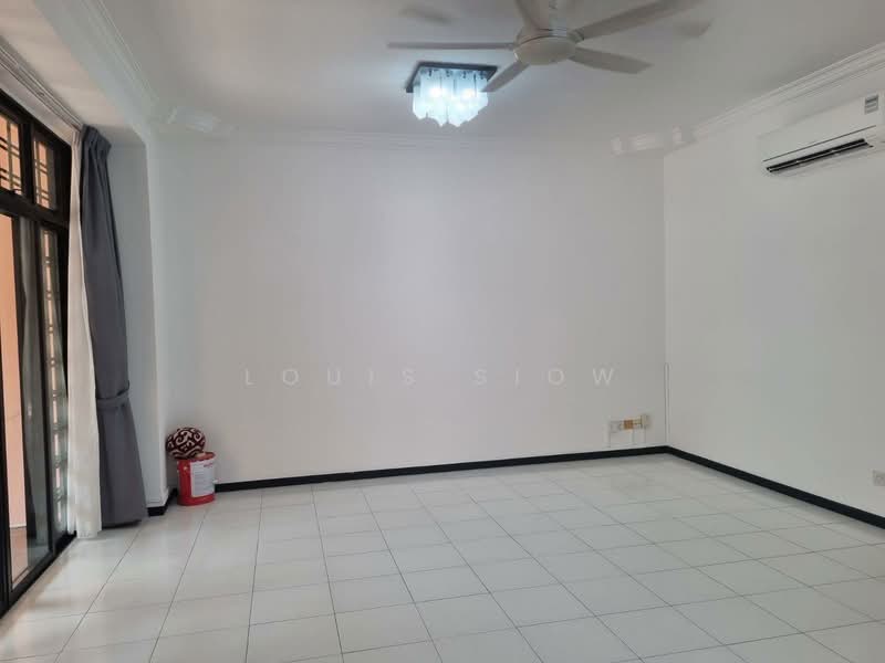 Highgate Crescent, Highgate Crescent, 4 Bedrooms, 2,800 sqft, Terraced House For Rent, by Louis Siow, 23339866 - PropertyGuru.com.sg