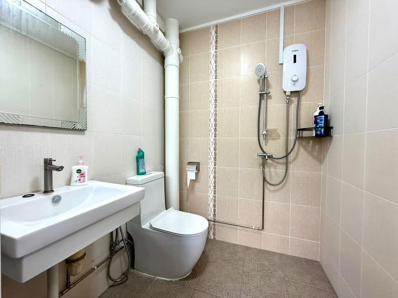 835 Hougang Central, 835 Hougang Central, 3 Bedrooms, 1,184 sqft, HDB Flat For Sale, by Chris Tan, 23344925 - PropertyGuru.com.sg