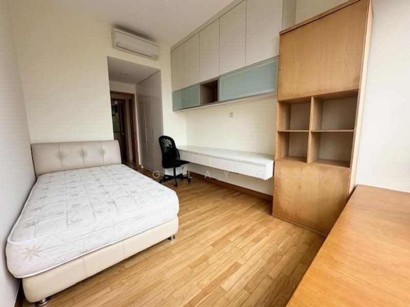 Park Infinia at Wee Nam, 2 Lincoln Road, Newton / Novena, 3 Bedrooms, 1,464 sqft, Condominium For Rent, by Chong Lay Guan, 23352650 - Bedroom 2 with ample work station and wardrobe - PropertyGuru.com.sg