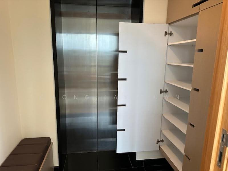 Park Infinia at Wee Nam, 2 Lincoln Road, Newton / Novena, 3 Bedrooms, 1,464 sqft, Condominium For Rent, by Chong Lay Guan, 23352650 - Private lift foyer with ample built-in shoe /storage cabinet - PropertyGuru.com.sg