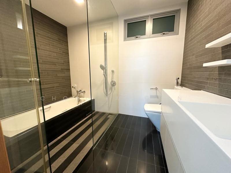 Park Infinia at Wee Nam, 2 Lincoln Road, Newton / Novena, 3 Bedrooms, 1,464 sqft, Condominium For Rent, by Chong Lay Guan, 23352650 - Ensuite master bedroom with windows - PropertyGuru.com.sg