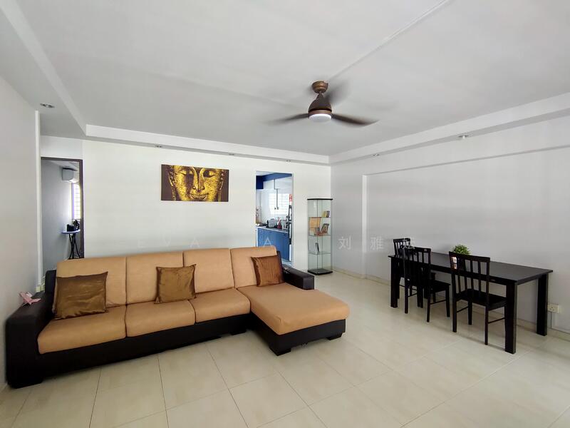 Spacious living room