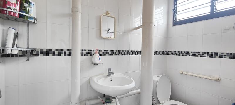 Common bathroom 