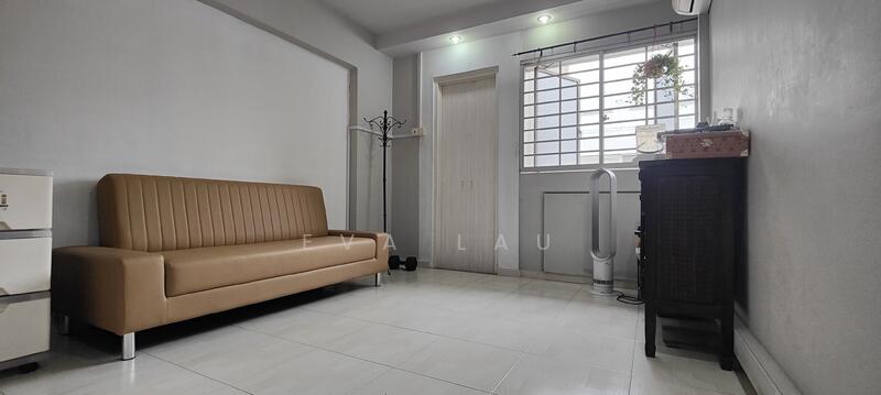 Well maintained Masterbedroom with nice natural light