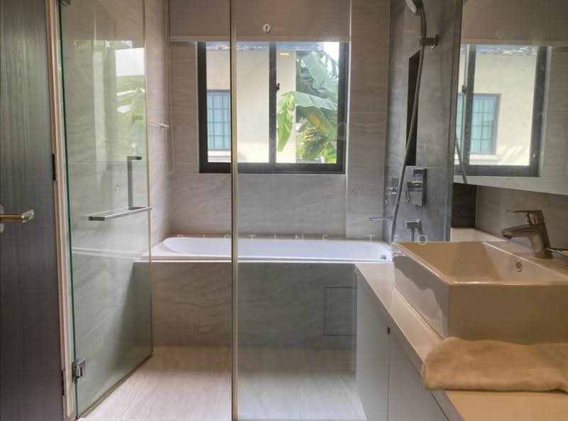Modern Semi-D with Pool, mins to bus stop, supermarket and eateries, Berwick Drive, Hougang / Punggol / Sengkang, 5 Bedrooms, 4,300 sqft, Semi-Detached House For Rent, by Christine Teo, 23360452 - Master bathroom - PropertyGuru.com.sg