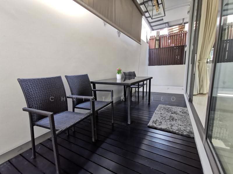 Modern Semi-D with Pool, mins to bus stop, supermarket and eateries, Berwick Drive, Hougang / Punggol / Sengkang, 5 Bedrooms, 4,300 sqft, Semi-Detached House For Rent, by Christine Teo, 23360452 - Side patio - PropertyGuru.com.sg