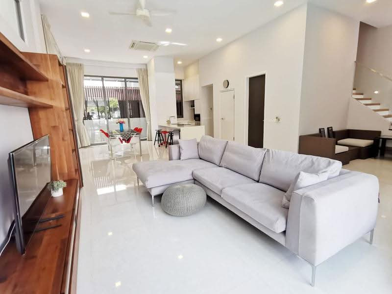 Modern Semi-D with Pool, mins to bus stop, supermarket and eateries, Berwick Drive, Hougang / Punggol / Sengkang, 5 Bedrooms, 4,300 sqft, Semi-Detached House For Rent, by Christine Teo, 23360452 - PropertyGuru.com.sg