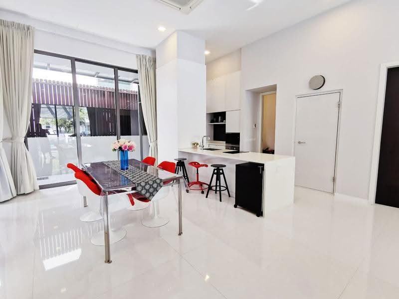 Modern Semi-D with Pool, mins to bus stop, supermarket and eateries, Berwick Drive, Hougang / Punggol / Sengkang, 5 Bedrooms, 4,300 sqft, Semi-Detached House For Rent, by Christine Teo, 23360452 - PropertyGuru.com.sg