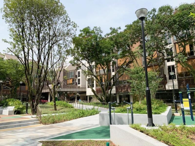 Parksuites, 18 Holland Grove Road, 1 Bedroom, 592 sqft, Condominium For Sale, by Chong Lay Guan, 23365434 - Enjoyable park area for family, friends and their pet dogs - PropertyGuru.com.sg