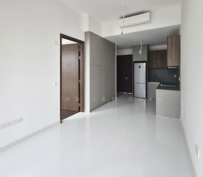 Parksuites, 18 Holland Grove Road, 1 Bedroom, 592 sqft, Condominium For Sale, by Chong Lay Guan, 23365434 - Living - dining room - PropertyGuru.com.sg