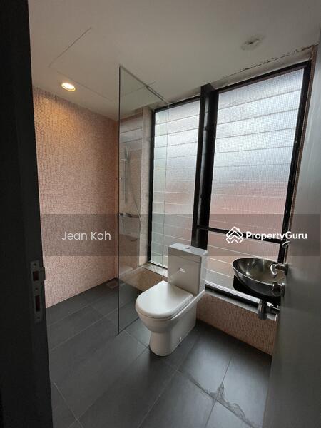 Level 2 bathroom