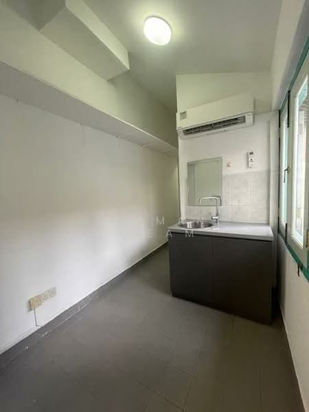 Amoy street walkup office near food centre & 2 MRT station, Amoy Street, 1,000 sqft, Office For Rent, by Norman Cheam, 23373550 - CommercialGuru.com.sg