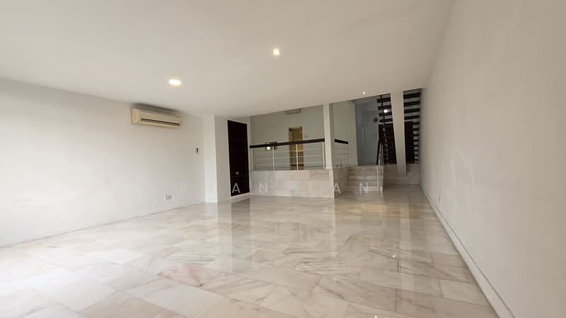 Tanglin Hill Condo, 7A Tanglin Rise, 4 Bedrooms, 2,918 sqft, Walk-up Apartment For Rent, by Ryan Tan, 23375067 - PropertyGuru.com.sg