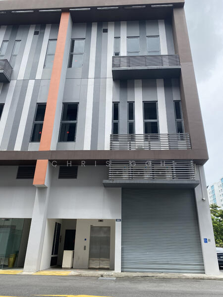 Groundfloor 3 storey unit for rent, 2 Gambas Crescent, Admiralty / Woodlands, 4,779 sqft, Light Industrial (B1) For Rent, by Chris Goh, 23378745 - CommercialGuru.com.sg