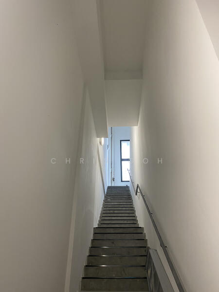 Groundfloor 3 storey unit for rent, 2 Gambas Crescent, Admiralty / Woodlands, 4,779 sqft, Light Industrial (B1) For Rent, by Chris Goh, 23378745 - CommercialGuru.com.sg