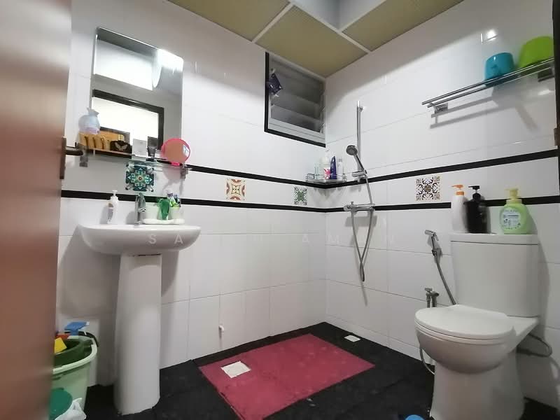 105A Depot Road, 105A Depot Road, Room Rental, 129 sqft, HDB Flat For Rent, by Sarah Aman, 23381959 - Tenants bathroom. - PropertyGuru.com.sg