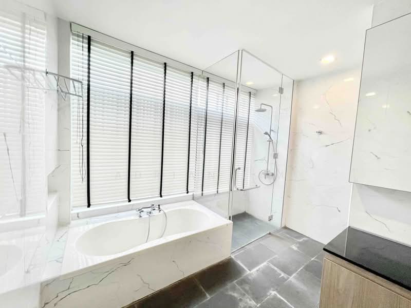 25 Faber Heights, Faber Heights, 5 Bedrooms, 4,000 sqft, Semi-Detached House For Rent, by Adrian Lim, 23382993 - Master Toilet View 2 - PropertyGuru.com.sg