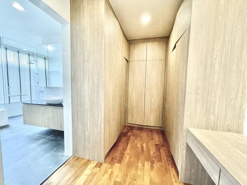 25 Faber Heights, Faber Heights, 5 Bedrooms, 4,000 sqft, Semi-Detached House For Rent, by Adrian Lim, 23382993 - Master Room Walk-in Wardrobe - PropertyGuru.com.sg