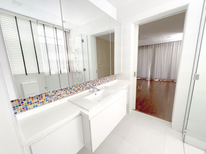 25 Faber Heights, Faber Heights, 5 Bedrooms, 4,000 sqft, Semi-Detached House For Rent, by Adrian Lim, 23382993 - Common Toilet Shared by Common Bedroom 1 & 2 - PropertyGuru.com.sg