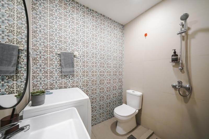 32A South Buona Vista Road, Buona Vista / West Coast / Clementi New Town, 1 Bedroom, 236 sqft, Shophouse For Rent, by Cove, 23388568 - Room 202 - priavte bathroom - PropertyGuru.com.sg