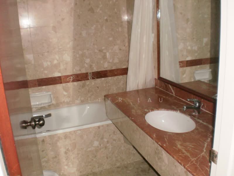 Estella Gardens, 21 - 27 Flora Road, 2 Bedrooms, 1,141 sqft, Condominium For Rent, by Walter Lau, 23389514 - Clean nice Master toilet - PropertyGuru.com.sg