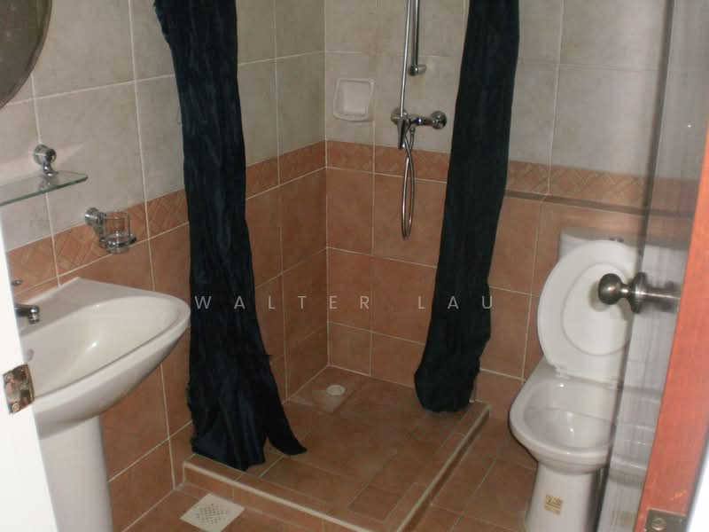 Estella Gardens, 21 - 27 Flora Road, 2 Bedrooms, 1,141 sqft, Condominium For Rent, by Walter Lau, 23389514 - Common Toilet along the passageway - PropertyGuru.com.sg