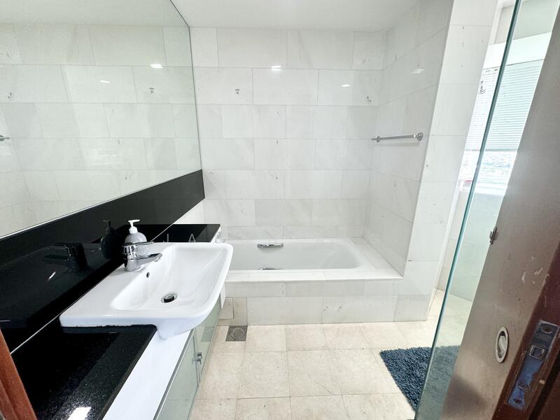 Cote D'Azur, 68 Marine Parade Road, 2 Bedrooms, 1,152 sqft, Condominium For Rent, by Jason Ang, 23393679 - Master bathroom - PropertyGuru.com.sg