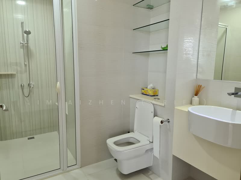The Wharf Residence, 15 Tong Watt Road, 2 Bedrooms, 1,033 sqft, Condominium For Rent, by Lim Aizhen (Ariel), 23398795 - Spacious and well-kept common bathroom - PropertyGuru.com.sg