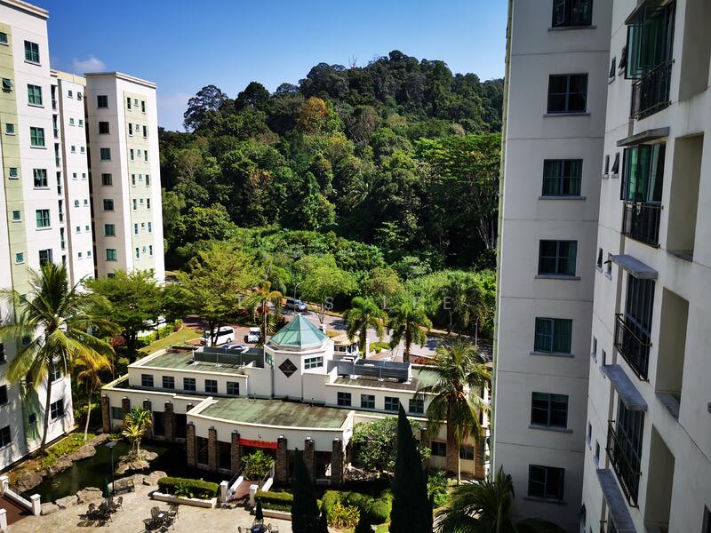 Springdale Condo, 45 Hindhede Walk, 3 Bedrooms, 1108 sqft, Condos