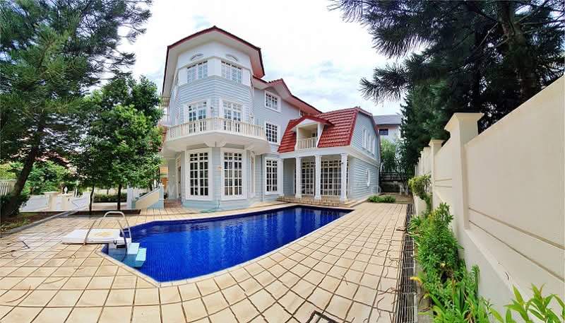 35 Cedarwood Grove, Cedarwood Grove, 6 Bedrooms, 6,652 sqft, Bungalow House For Rent, by Lawrence Hong, 23411712 - PropertyGuru.com.sg