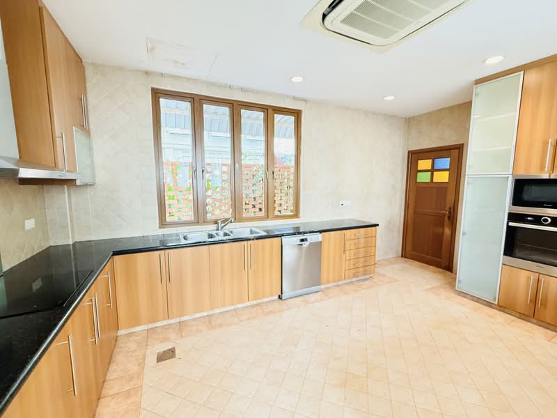 Holland Road Detached House with Pool and 3 Storeys of Living Space, Holland Road, 6 Bedrooms, 6,000 sqft, Detached House For Rent, by Yoker Wong, 23415898 - PropertyGuru.com.sg