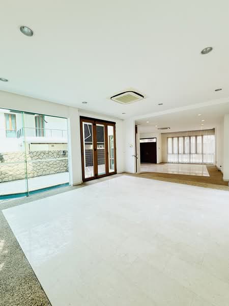 Holland Road Detached House with Pool and 3 Storeys of Living Space, Holland Road, 6 Bedrooms, 6,000 sqft, Detached House For Rent, by Yoker Wong, 23415898 - PropertyGuru.com.sg