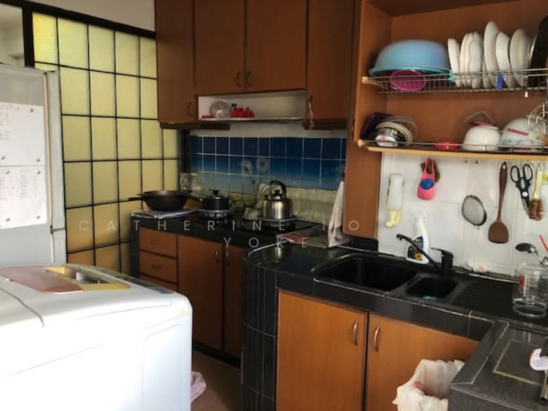 2 Teck Whye Avenue, 2 Teck Whye Avenue, 2 Bedrooms, 797 sqft, HDB Flat For Rent, by Catherine Ho Mei Yoke, 23416775 - Back kitchen - PropertyGuru.com.sg
