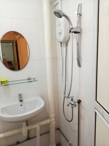 535 Ang Mo Kio Avenue 5, 535 Ang Mo Kio Avenue 5, Ang Mo Kio / Bishan / Thomson, 2 Bedrooms, 721 sqft, HDB Flat For Rent, by Lilian Wong Kia Han, 23418209 - Bathroom - PropertyGuru.com.sg