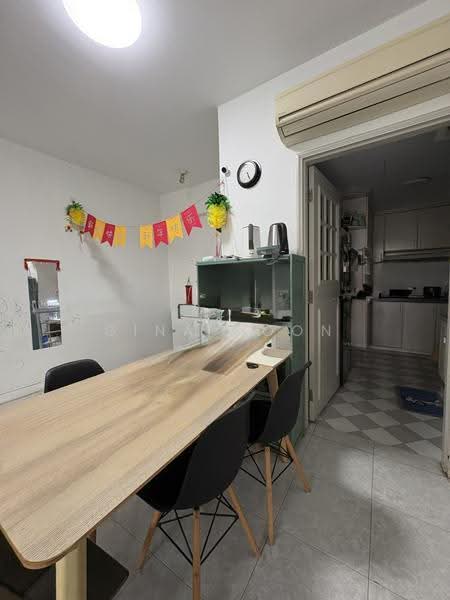 Emerald Park, 2 Indus Road, Alexandra / Commonwealth, 2 Bedrooms, 883 sqft, Condominium For Sale, by Gina Hoon, 23419216 - Dining Room - PropertyGuru.com.sg
