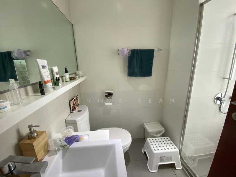 Parc Mondrian, 21 Woodleigh Close, 2 Bedrooms, 904 sqft, Apartment For Rent, by Patrick Seah, 23419521 - 2nd Bathroom - PropertyGuru.com.sg