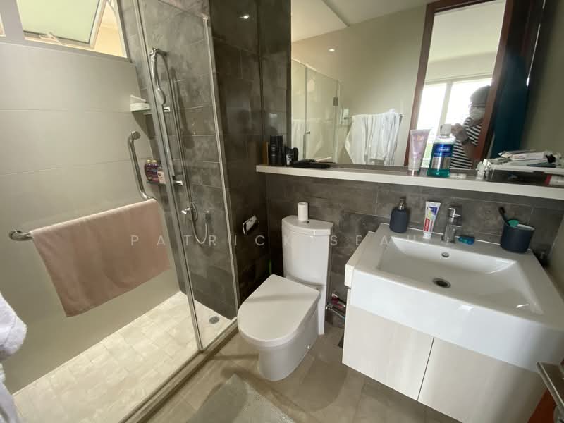 Parc Mondrian, 21 Woodleigh Close, 2 Bedrooms, 904 sqft, Apartment For Rent, by Patrick Seah, 23419521 - Master Bedroom Bath  - PropertyGuru.com.sg