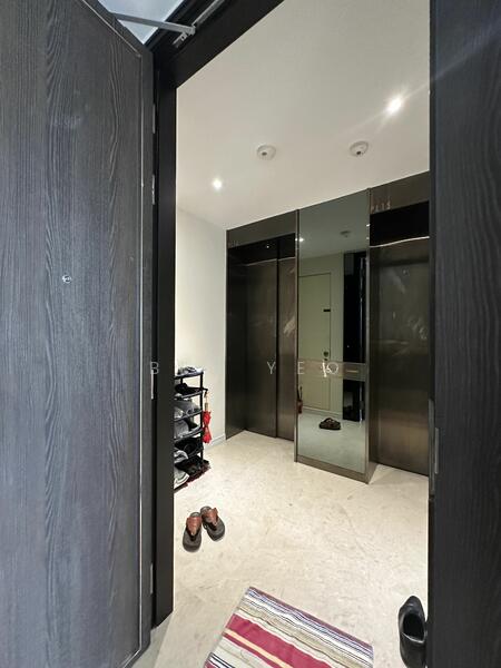 Private Lift - Main Door Facing SE