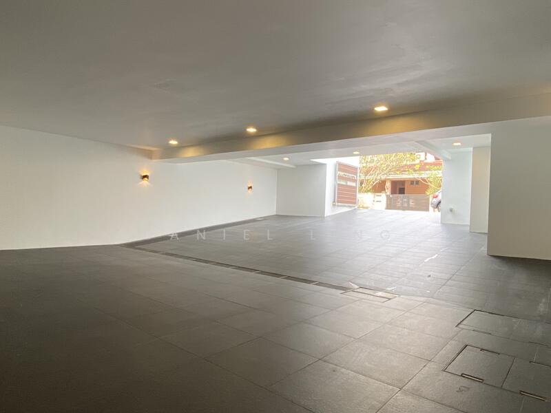 For Sale - Greenleaf Modern Detached Lift & Pool. Car Porch for 6 Cars. 1km HPPS